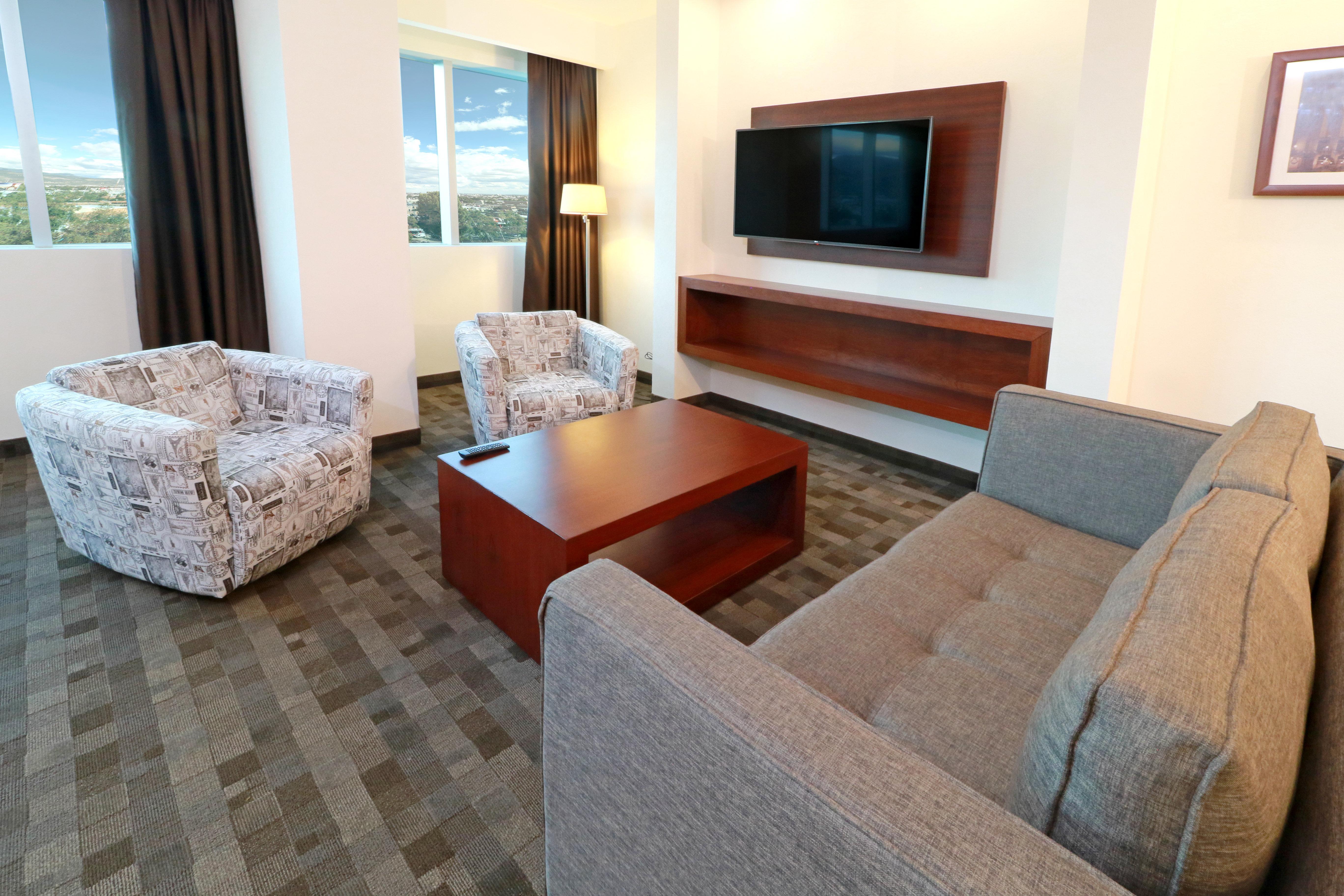 Holiday Inn & Suites Plaza Mayor By Ihg León Buitenkant foto